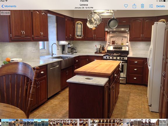 Eat-in Chef's kitchen