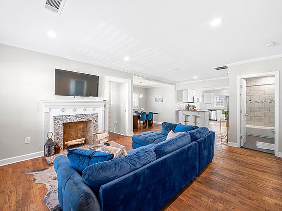 The living room is a chic and inviting space, combining modern aesthetics with timeless comfort. The living room is a chic and inviting space, featuring a 55" Roku TV for your entertainment pleasure. Combining modern aesthetics with timeless comfort, this