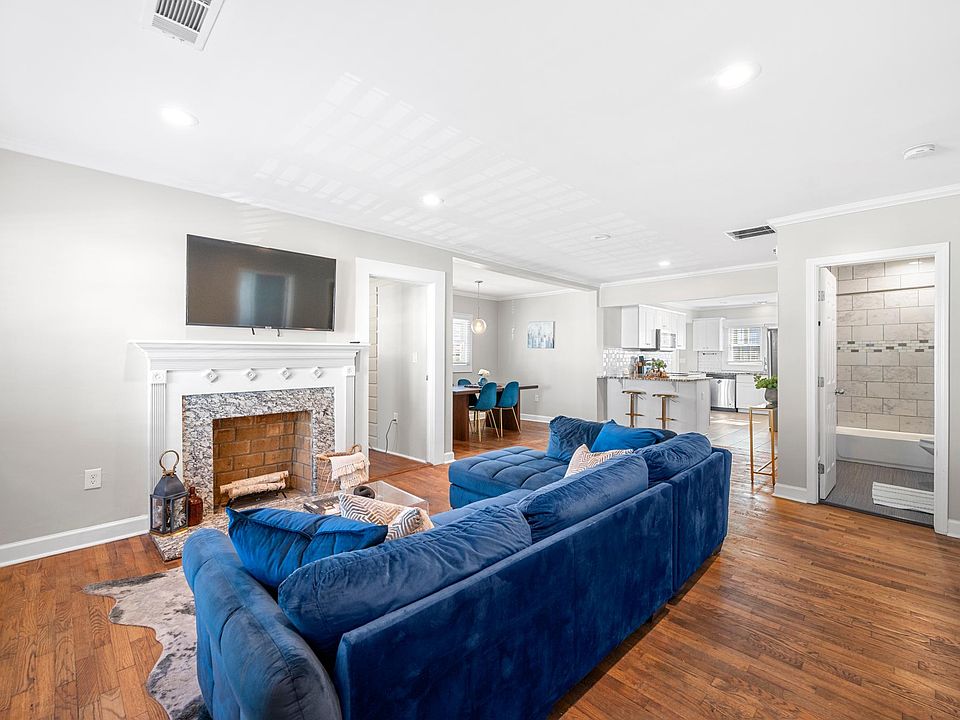 The living room is a chic and inviting space, combining modern aesthetics with timeless comfort. The living room is a chic and inviting space, featuring a 55" Roku TV for your entertainment pleasure. Combining modern aesthetics with timeless comfort, this