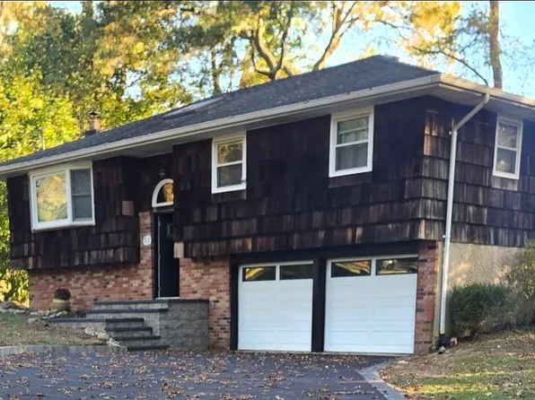 27 Groveland Park Blvd, Sound Beach, NY 11789