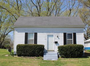 614 S Locust St, Carlinville, IL 62626