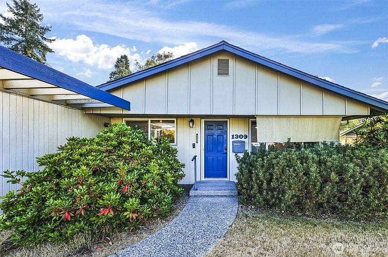 2nd image of 1309 Lenore Drive