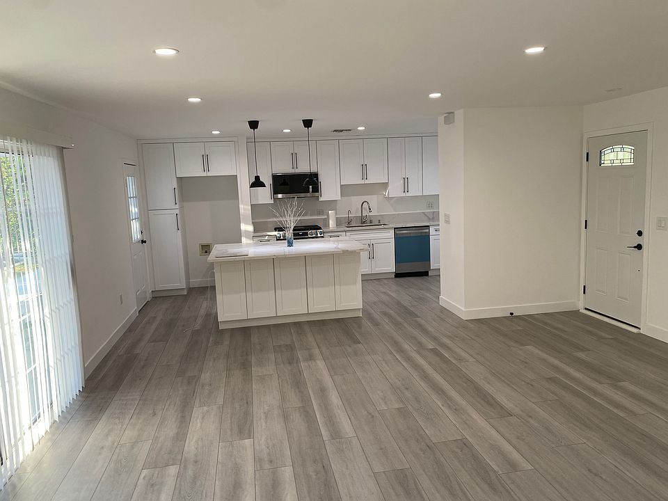 1st image of 7501 Capistrano Ave
