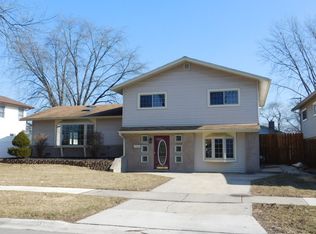 15213 Oxford Dr, Oak Forest, IL 60452
