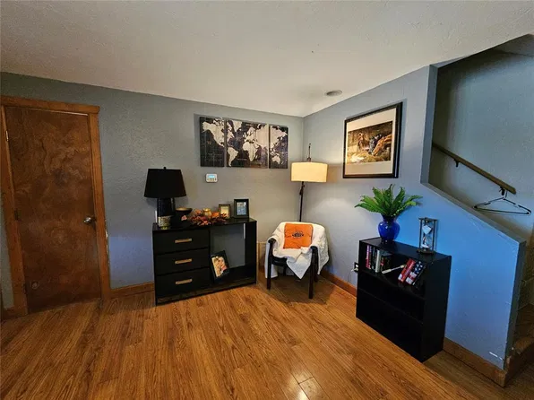 121 SW 16th St, Moore, OK 73160