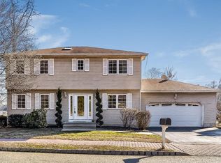 2 Beech Ct, East Brunswick, NJ 08816
