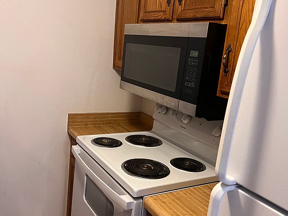 Spacious and crispy cold fridge. Clean like new oven and microwave.