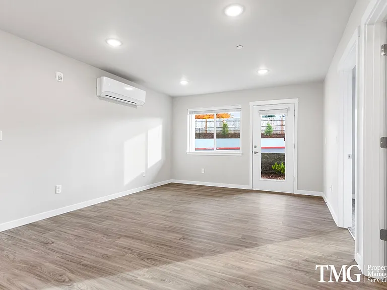 Waterford Terrace Apartments — Photo 53