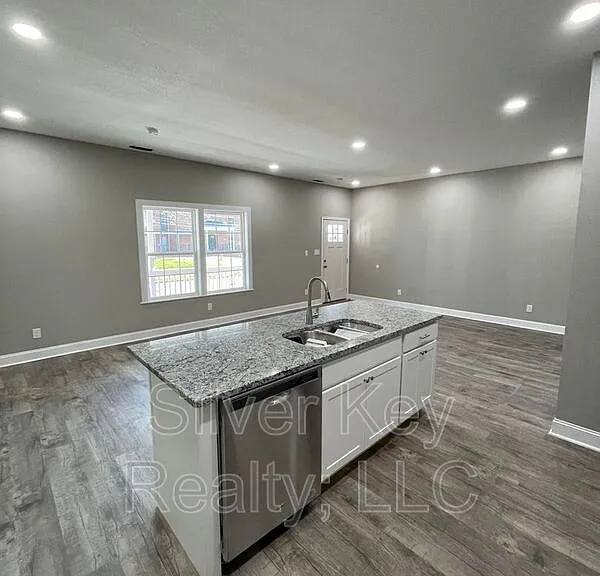 402 Ingleside Ave — Photo 10