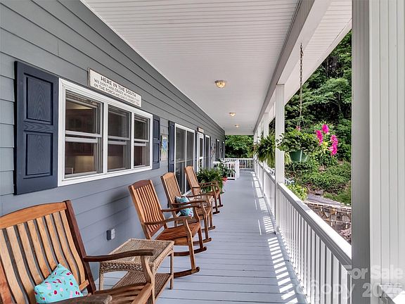 2nd image of 28 Mountain Breeze Dr