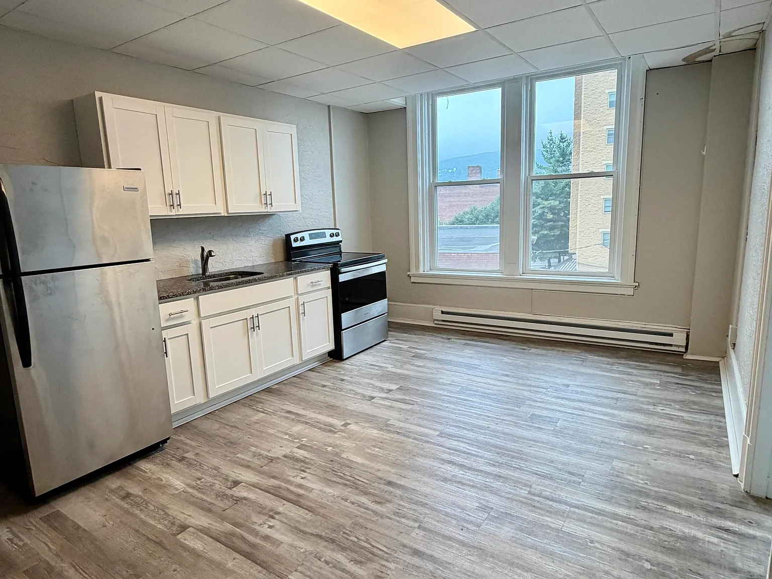 1 bed, 1.0 bath, 400 sqft, $975 — Photo 3