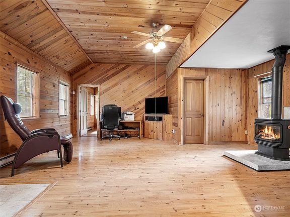 4th image of 90 N Kings Way S