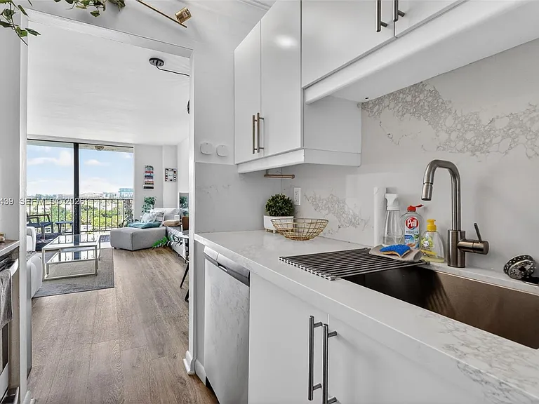 2350 NE 135th St #901 — Photo 8