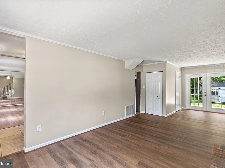 2324 Kent Ct — Photo 13