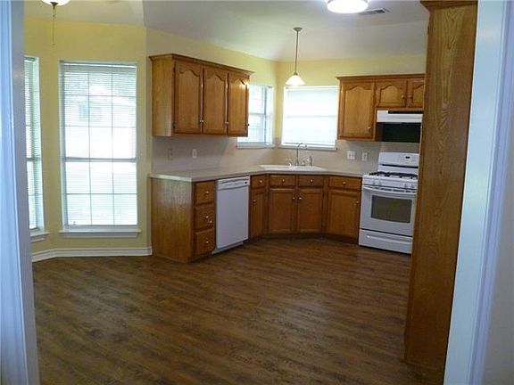 4th image of 3706 Stanford St