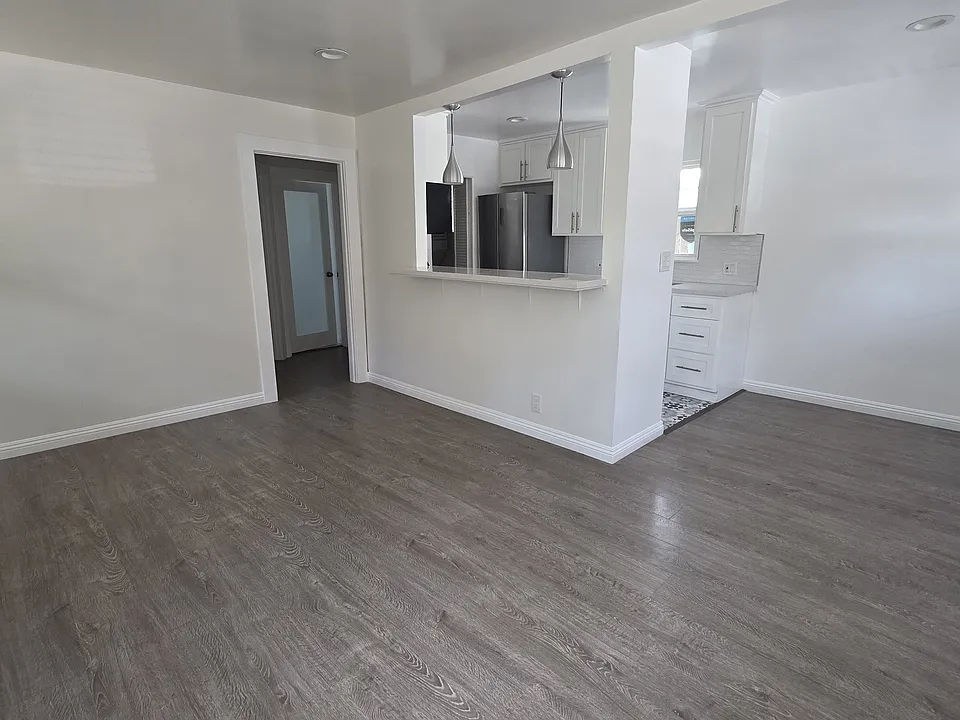 7011 Fountain Ave #1