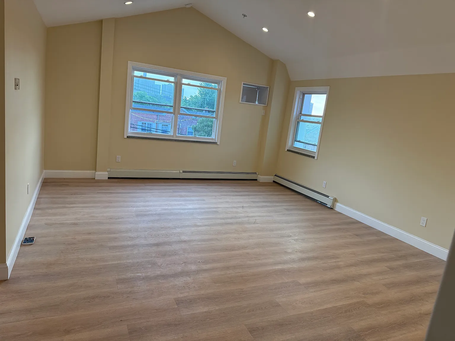 3 bed, 1200 sqft, $3,800 — Photo 3