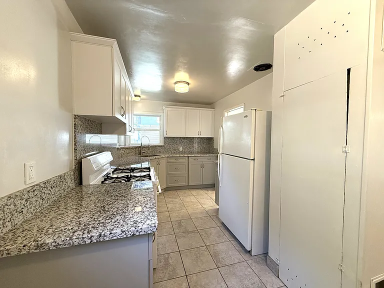1140 Normal Ave — Photo 4