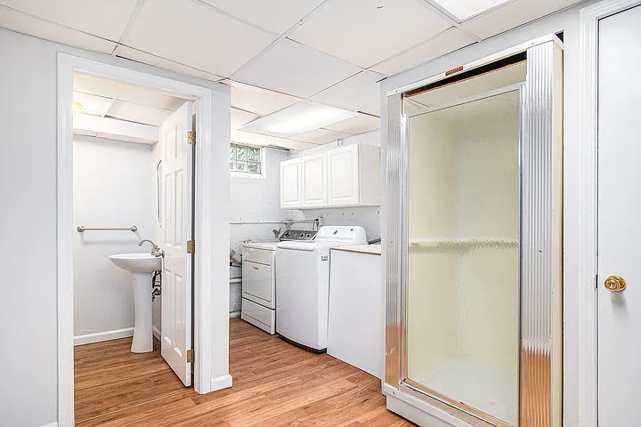 130 Plymouth Ave NE — Photo 29