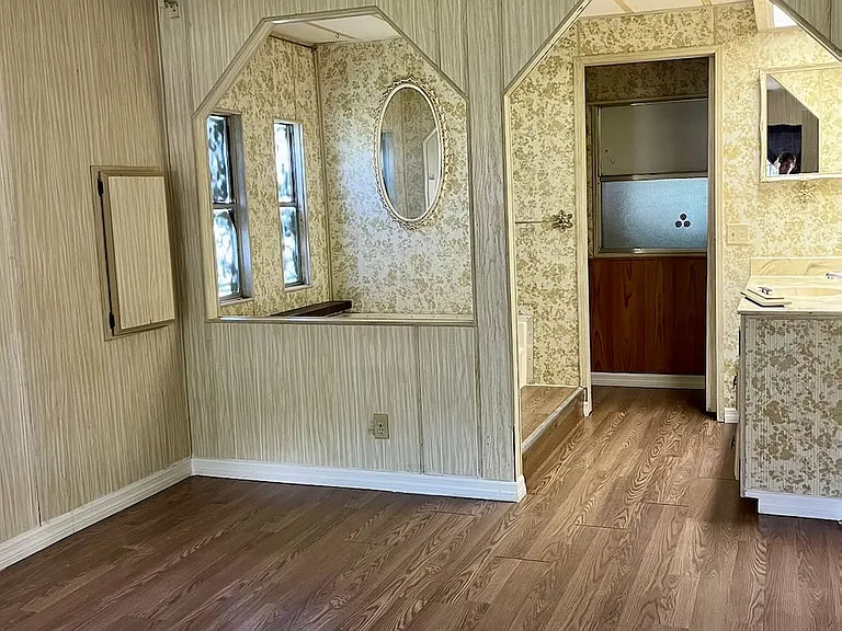 413 Pine Tree Ln — Photo 23