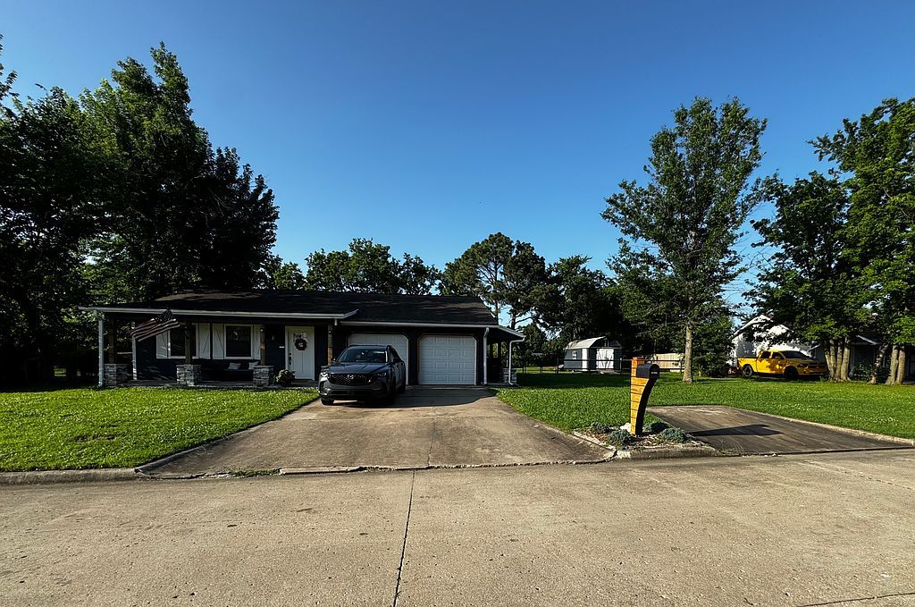 1017 W 9th St S - Property Image