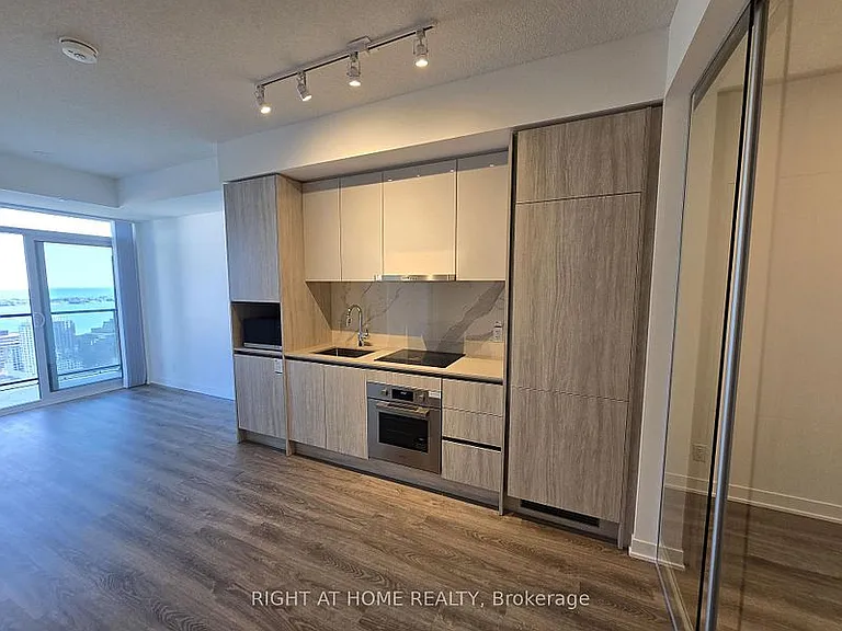 180 Front St E #4209 — Photo 25
