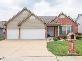 2186 Warwick Castle Dr, Imperial, MO 63052