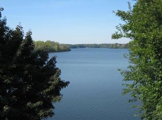 9655 Harbour Cove Ct, Ypsilanti, MI 48197