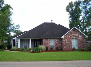 7392 Lake Meadow Dr, Denham Springs, LA 70706