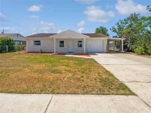 38832 Henry Dr, Zephyrhills, FL 33542