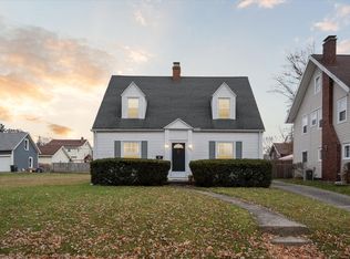 716 Woodfield Dr, Jackson, MI
