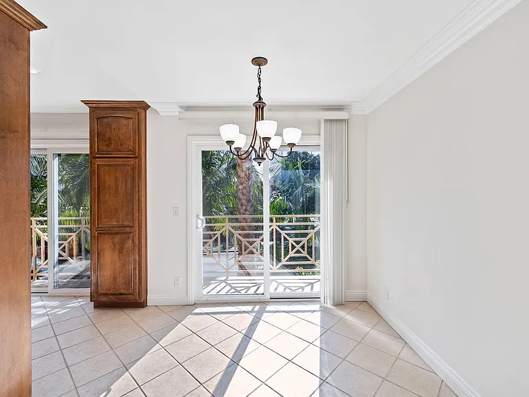 2300 Fox Hills Dr — Photo 18