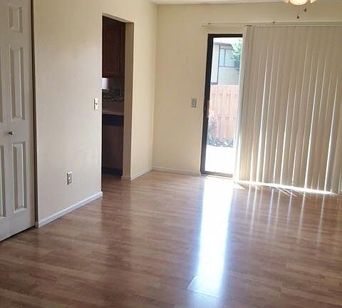 Breakfast/dining area