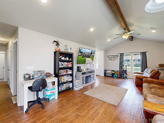 4th image of 318 SE 6th St