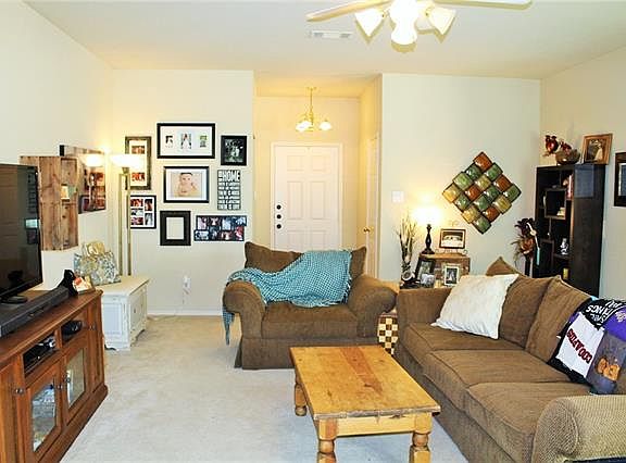 3rd image of 204 Chesterfield Cir