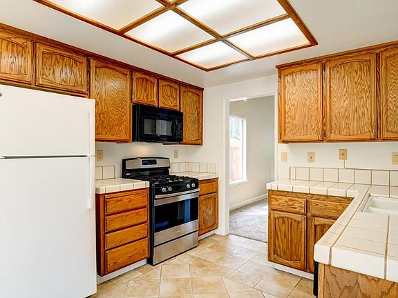 3rd image of 596 Rambleton Dr