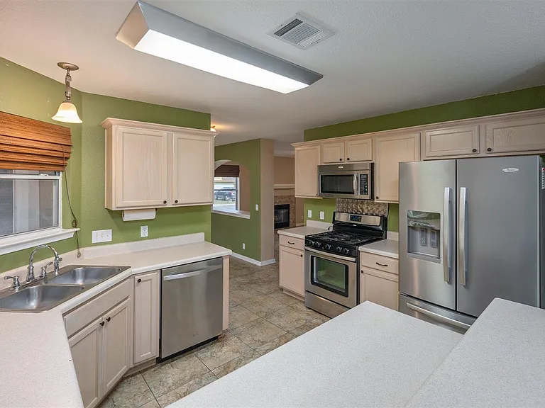 237 Sunshadow Dr — Photo 3