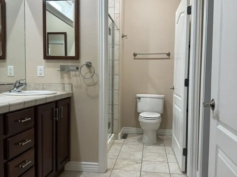400 Sterling Dr — Photo 16