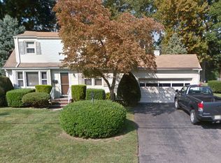 39 Lyon Rd, Waldwick, NJ 07463