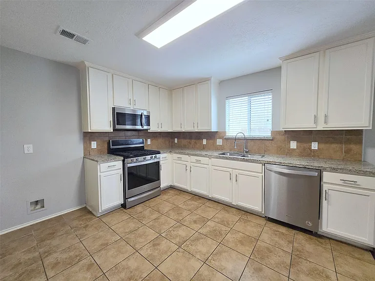 1423 Stone Bluff Dr — Photo 7