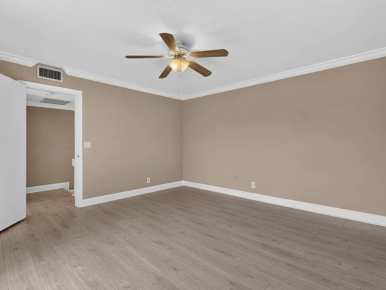 110 N Delaware Blvd #15D — Photo 30