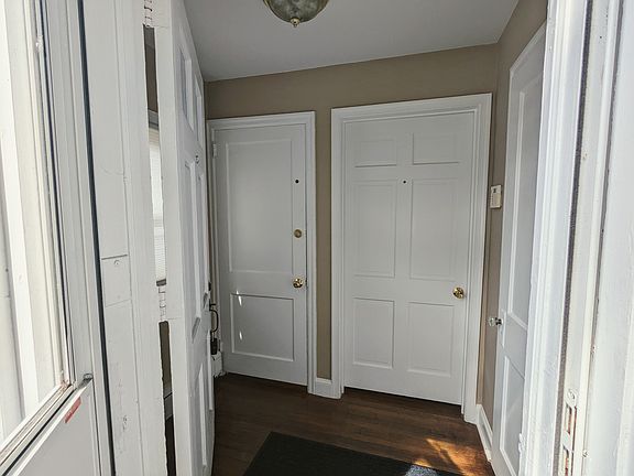 Common Entrance/mudroom (unit 1 on right)