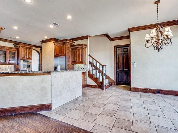 5th image of 1329 Lakeview Dr