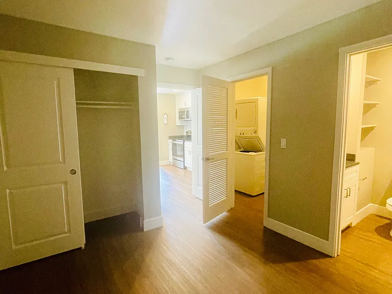 1x1 - 480 SqFt - Bedroom