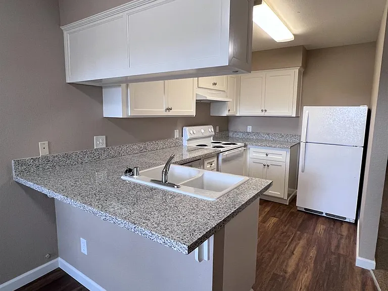 1262 N Marks Ave #109 — Photo 12