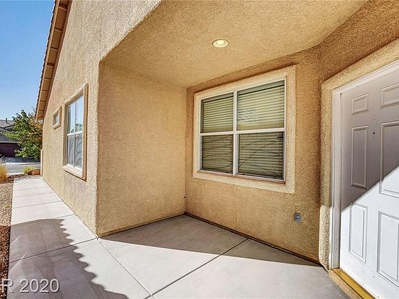 3rd image of 332 Fox Blitz Ave
