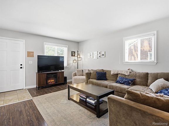 2nd image of 2226 Kipling Ave