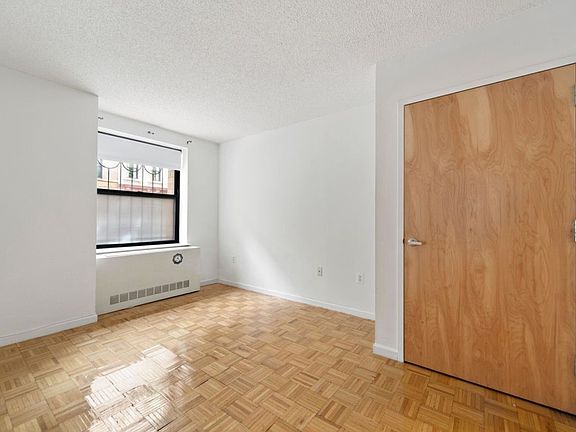 3rd image of 225 E 6th St APT 6A
