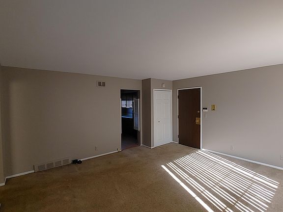 3rd image of 25312 Shiawassee Cir #1-205