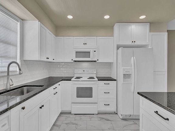2nd image of 2333 Indian River Blvd APT 402